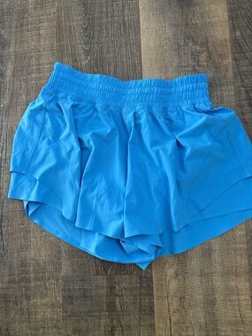 Lululemon. Shake it out high rise running short. 2.5” Color Pool Party Blue